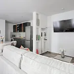 Unique Marais Location 1br 4p By Melvane * Париж